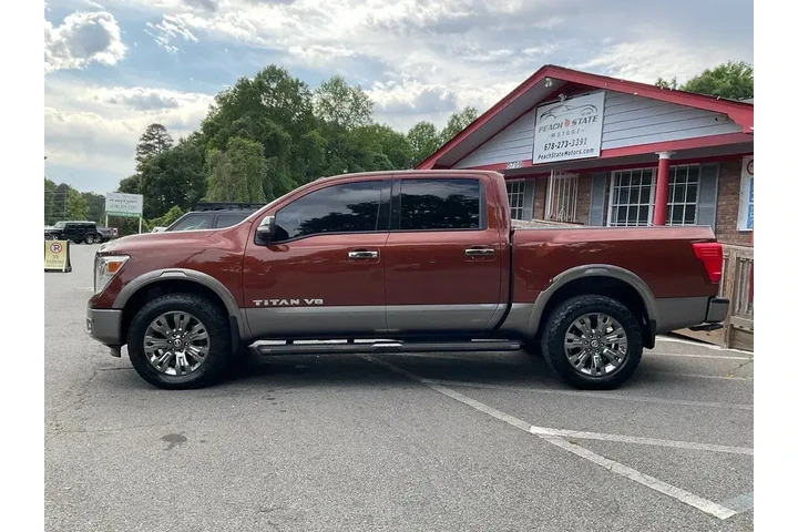 $29485 : Nissan Titan 2018 4x4 S 4dr image 8