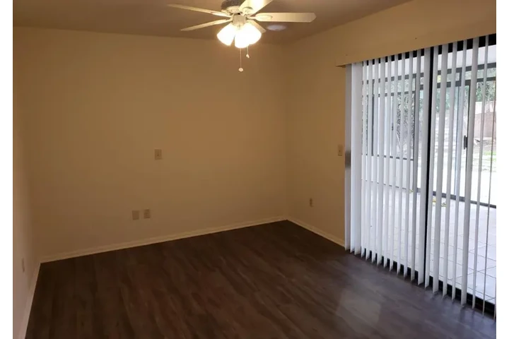 $2390 : Beautiful 2bed in LA image 3