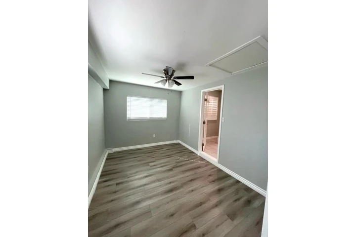 $1900 : 2 Bedroom Home in Los Angeles image 6