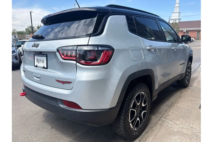 $24995 : 2025 Compass Trailhawk 4x4 image 3