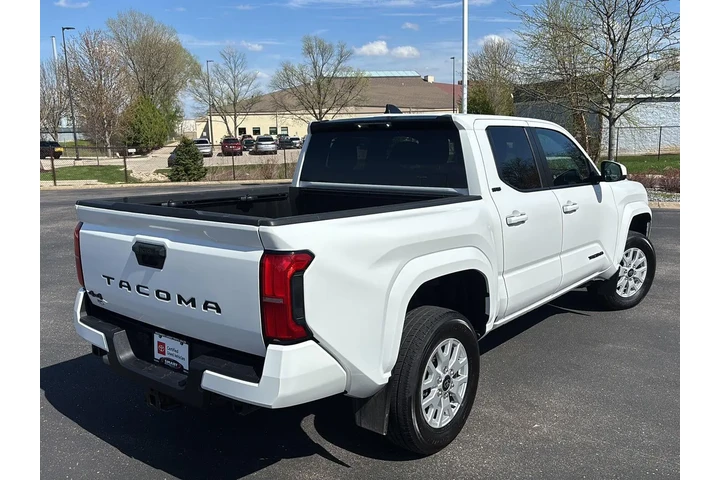 $40000 : Gold Certified 2024 Tacoma SR5 image 10