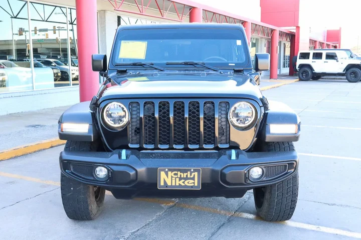 $26988 : 2023 Wrangler 4xe 4x4 image 3