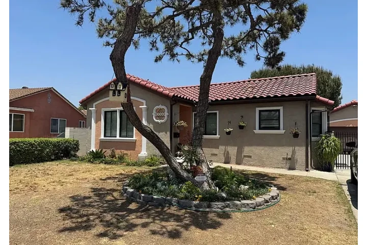 $1855 : single level home located image 1