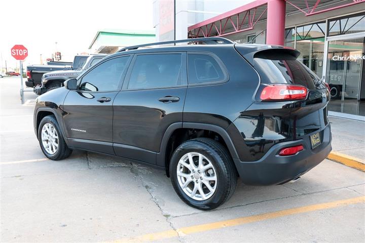 $13988 : 2015 Cherokee Sport image 6