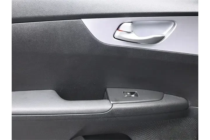 $16901 : Kia Forte 2024 LX 4dr Sedan image 10