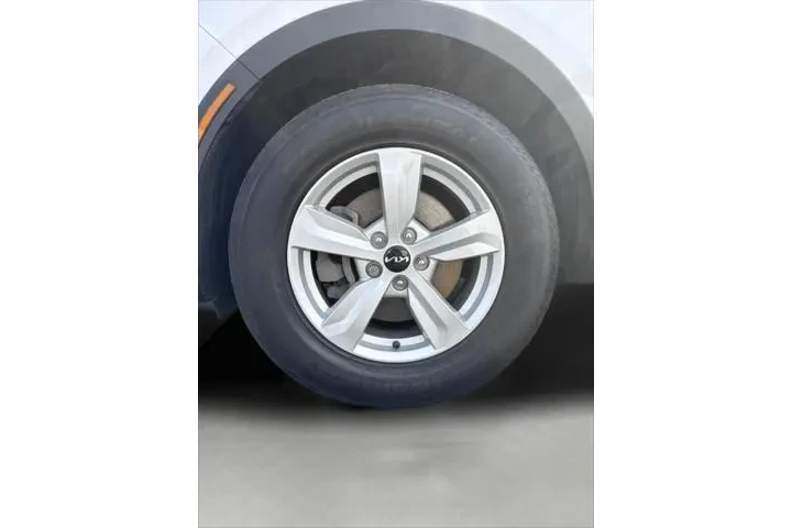 $19995 : Kia Sorento 2022 LX 4dr SUV image 10