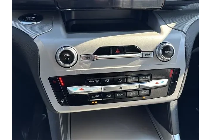 $31900 : Ford Explorer 2023 AWD XLT 4 image 10