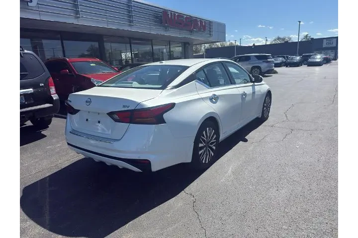 $18995 : Nissan Altima 2023 2.5 SV 4d image 8