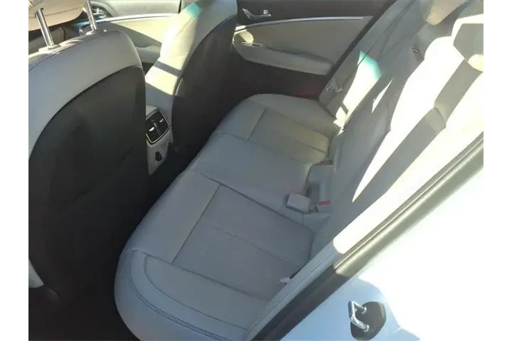 $24746 : Genesis G70 2023 2.0T 4dr Se image 8