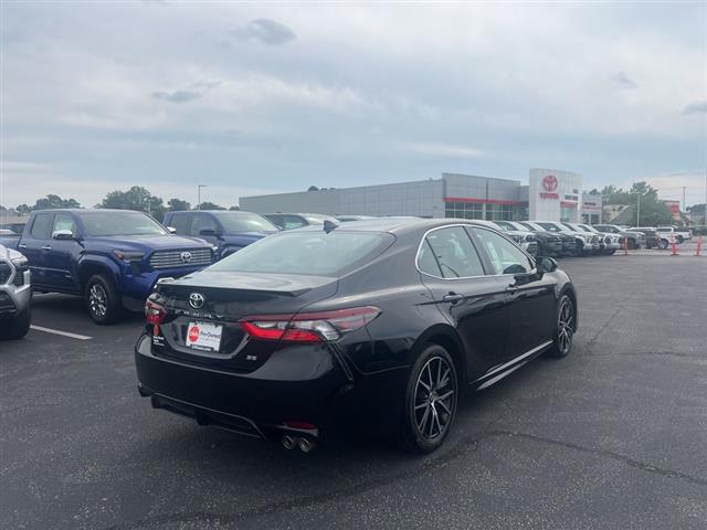 $28881 : PRE-OWNED 2024 TOYOTA CAMRY SE image 7