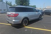 $30550 : 2019 Navigator Select SUV V-6 thumbnail