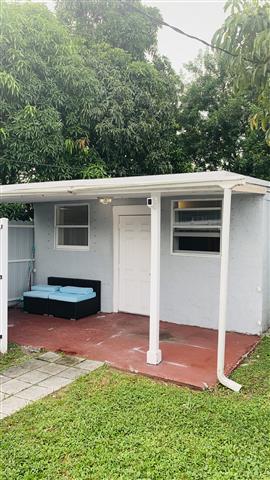 $1600 : Rento efficiency /Miami .33167 image 1