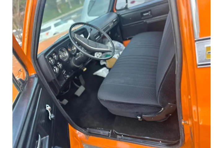 $10500 : Chevrolet long bed Truck image 6