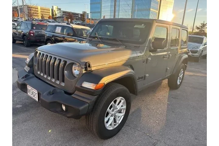$30978 : Jeep Wrangler 2023 4x4 Sport image 2