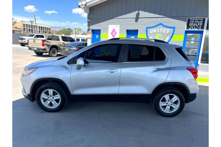 2017 Trax LT AWD image 8