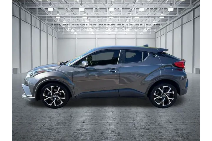 $17489 : Toyota C-HR 2019 XLE 4dr Cro image 4