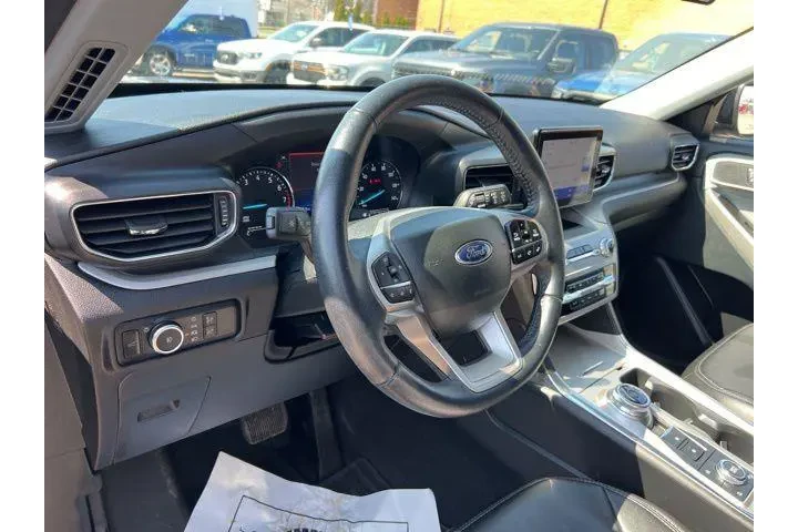 $31985 : Ford Explorer 2023 AWD XLT 4 image 7