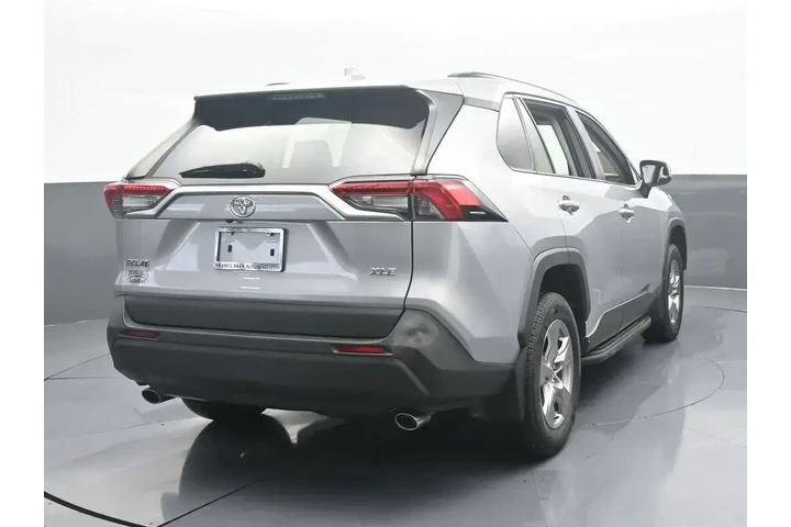 $27800 : Toyota RAV4 2023 XLE 4dr SUV image 5