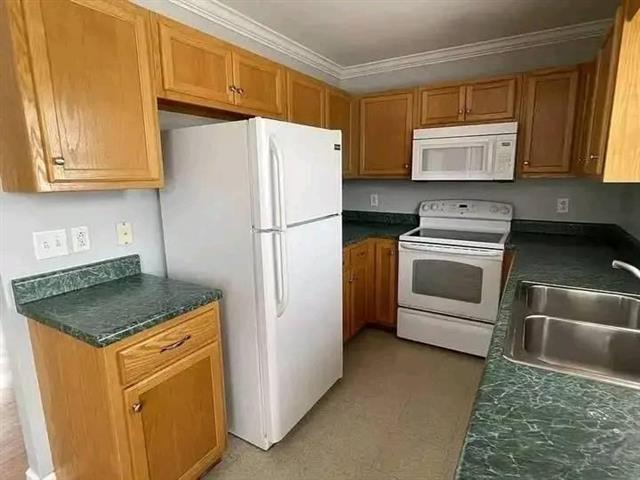 $1550 : 3 bedroom apartment image 2