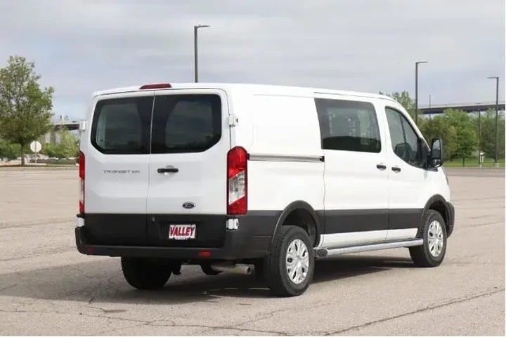 $31950 : Ford Transit 2024 250 3dr SW image 7