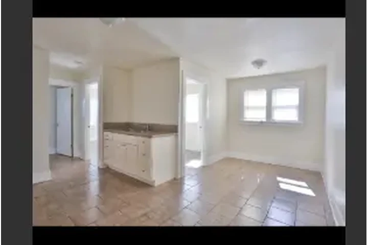 $1200 : HEMET/92543 RENTO 2/APTOS . image 3