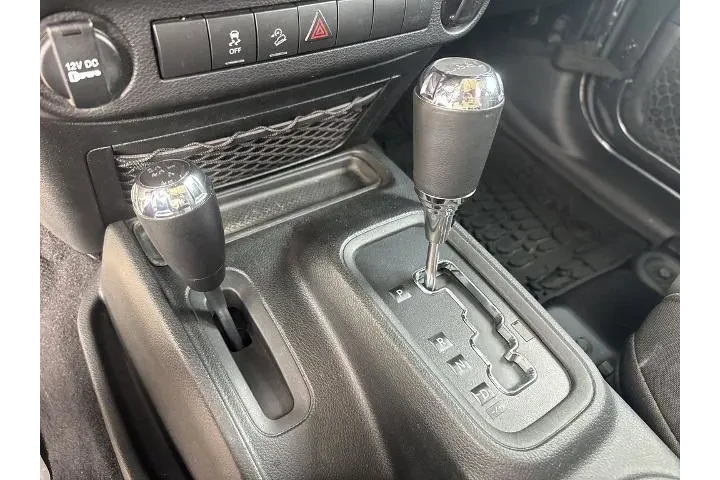 $13890 : Jeep Wrangler Unlimited 2017 image 5