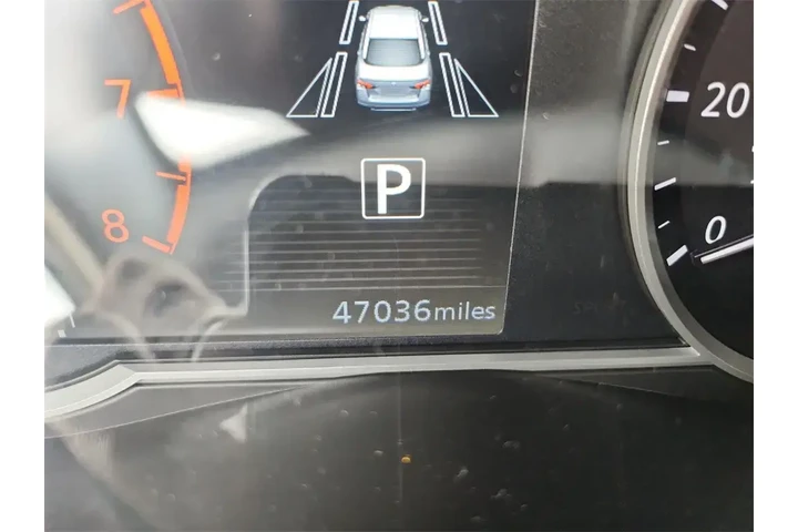 $16000 : Nissan Versa 2023 SV 4dr Sed image 5