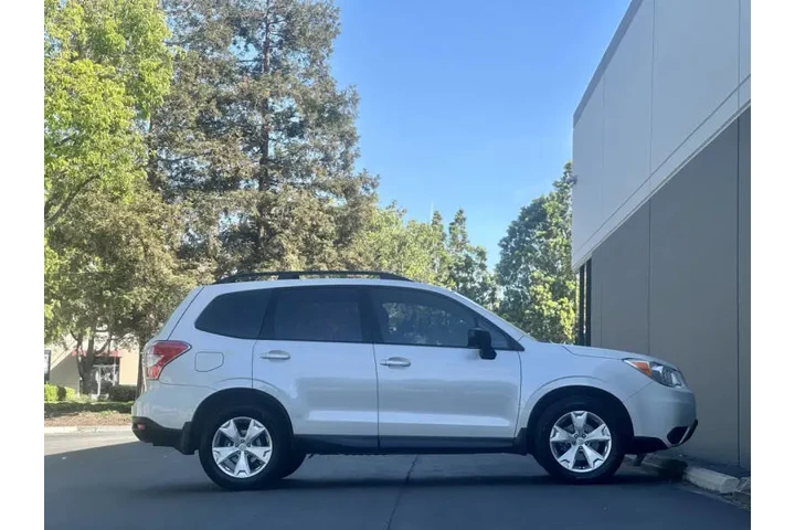 $9940 : 2015 Forester 2.5i image 5