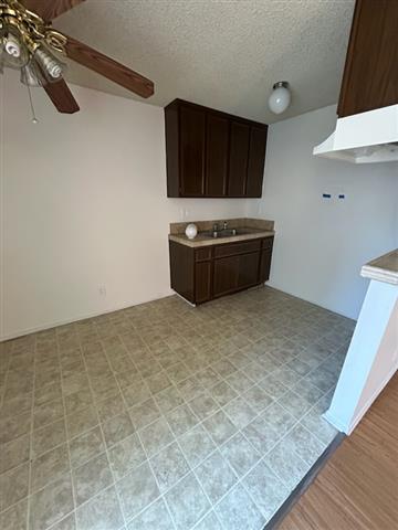 $1700 : HAWTHORNE APT. 1 REC. image 5