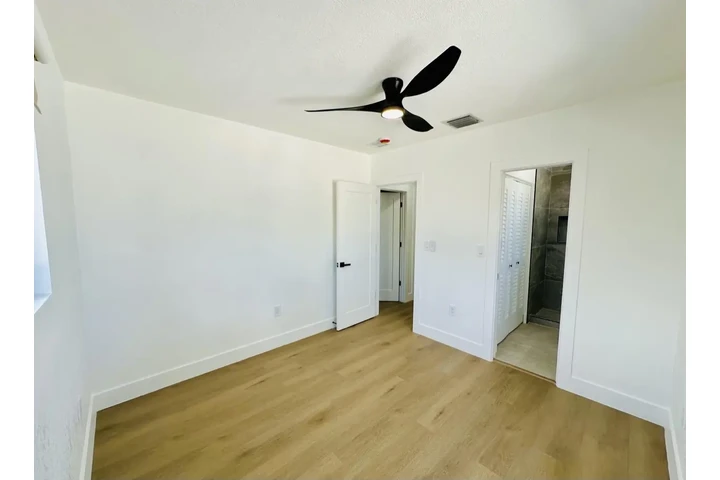 $1700 : 3 habitaciones y 2 baños compl image 1