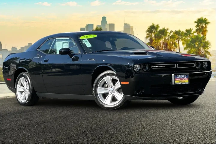 $19888 : Dodge Challenger 2023 SXT 2d image 2