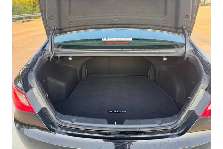 $7900 : 2013 Sonata SE image 7