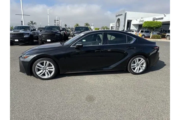 $39769 : Lexus IS 300 2024 4dr Sedan image 4
