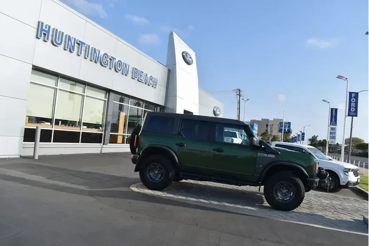 $49990 : Ford Bronco 2024 4x4 Evergla image 3