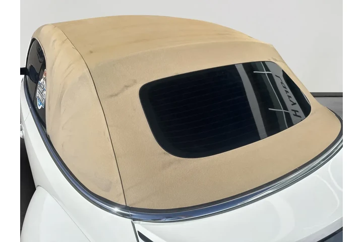 Volkswagen Beetle Convertibl image 7