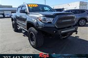 2017 Tacoma SR V6 4WD Truck en Eureka