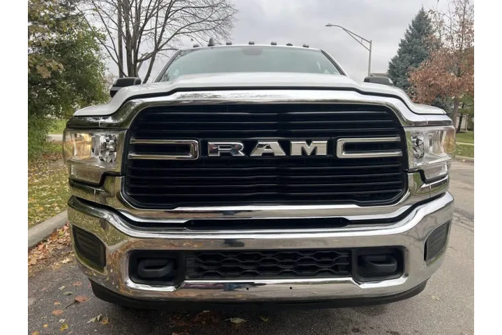 $43997 : 2021 RAM 3500 Big Horn image 3