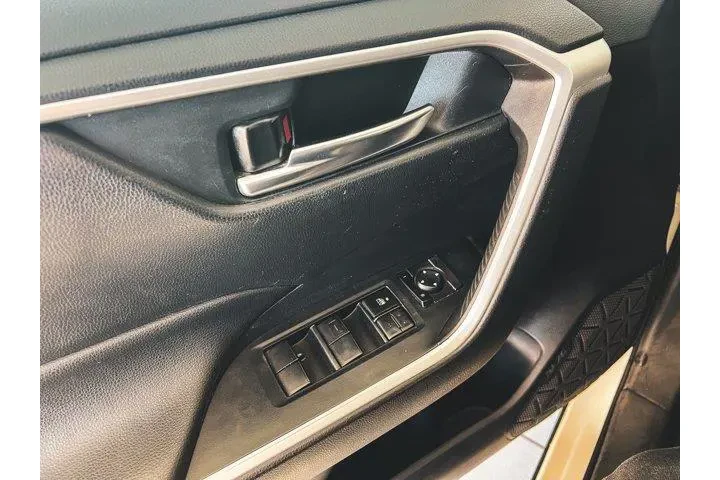 $21997 : Toyota RAV4 2020 XLE 4dr SUV image 9