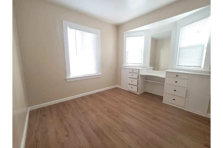 $1750 : 1 Bedroom Apartment For Rent image 6
