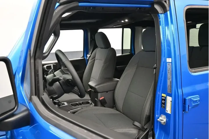 $39999 : Jeep Wrangler 2025 4x4 Sport image 10