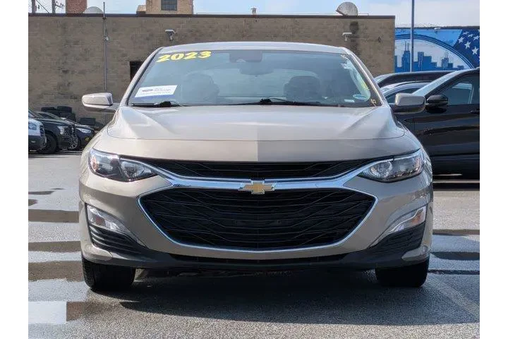 $16841 : Chevrolet Malibu 2023 LT 4dr image 9