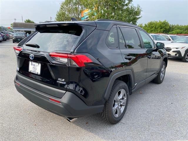 $31625 : 2022 RAV4 Hybrid XLE image 10