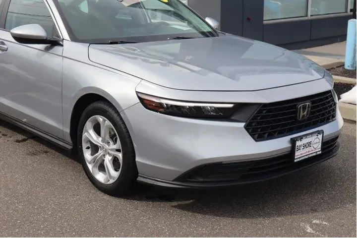 $22078 : Honda Accord 2024 LX 4dr Sed image 4