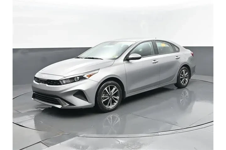 $17585 : Kia Forte 2024 LXS 4dr Sedan image 1