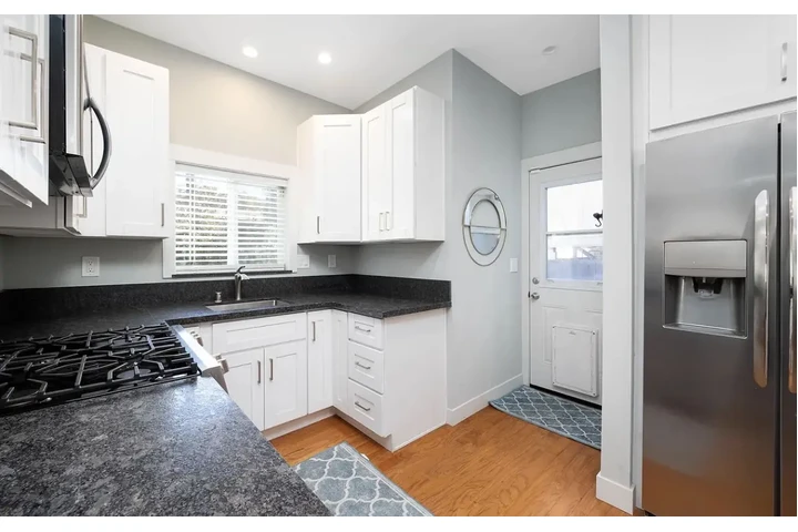 $980 : stylish updated stainless home image 3