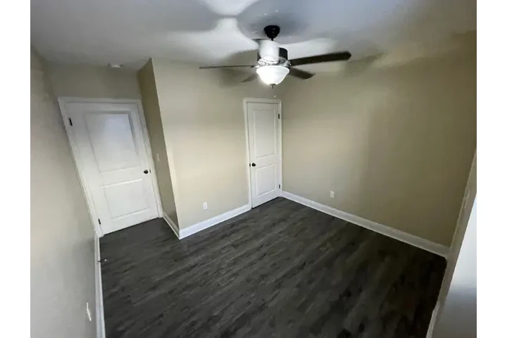 $2575 : 3bed and 2baths available image 8