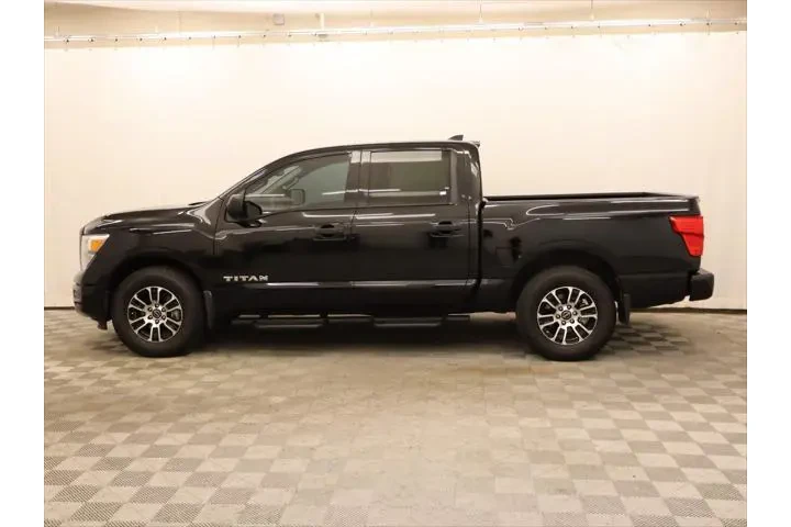 $34909 : Nissan Titan 2024 4x2 SV 4dr image 2