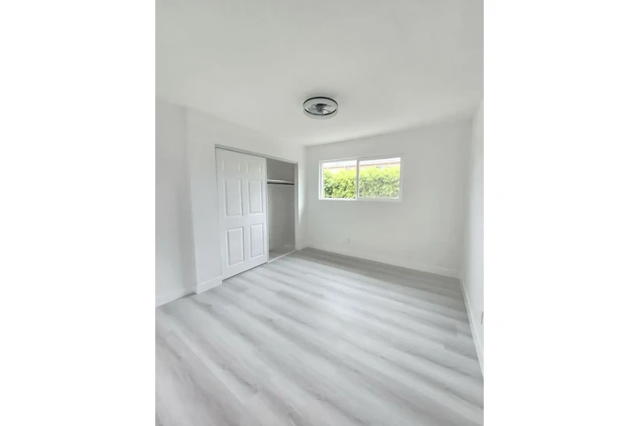 $2500 : 3 BED 2BATH IN COLDEN AVE, LA image 3