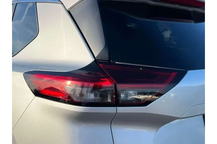 $21185 : Nissan Rogue 2023 AWD SV 4dr image 10