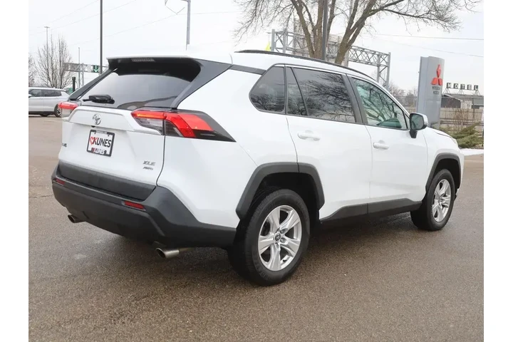 $23677 : Toyota RAV4 2021 AWD XLE 4dr image 10